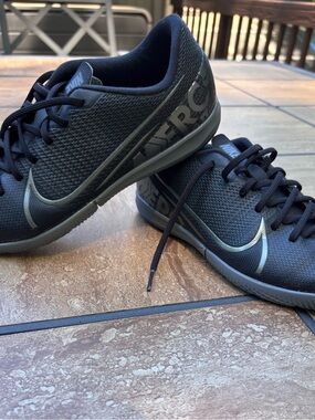 Nike Mercurial Vapor 13 Indoor Soccer Shoes